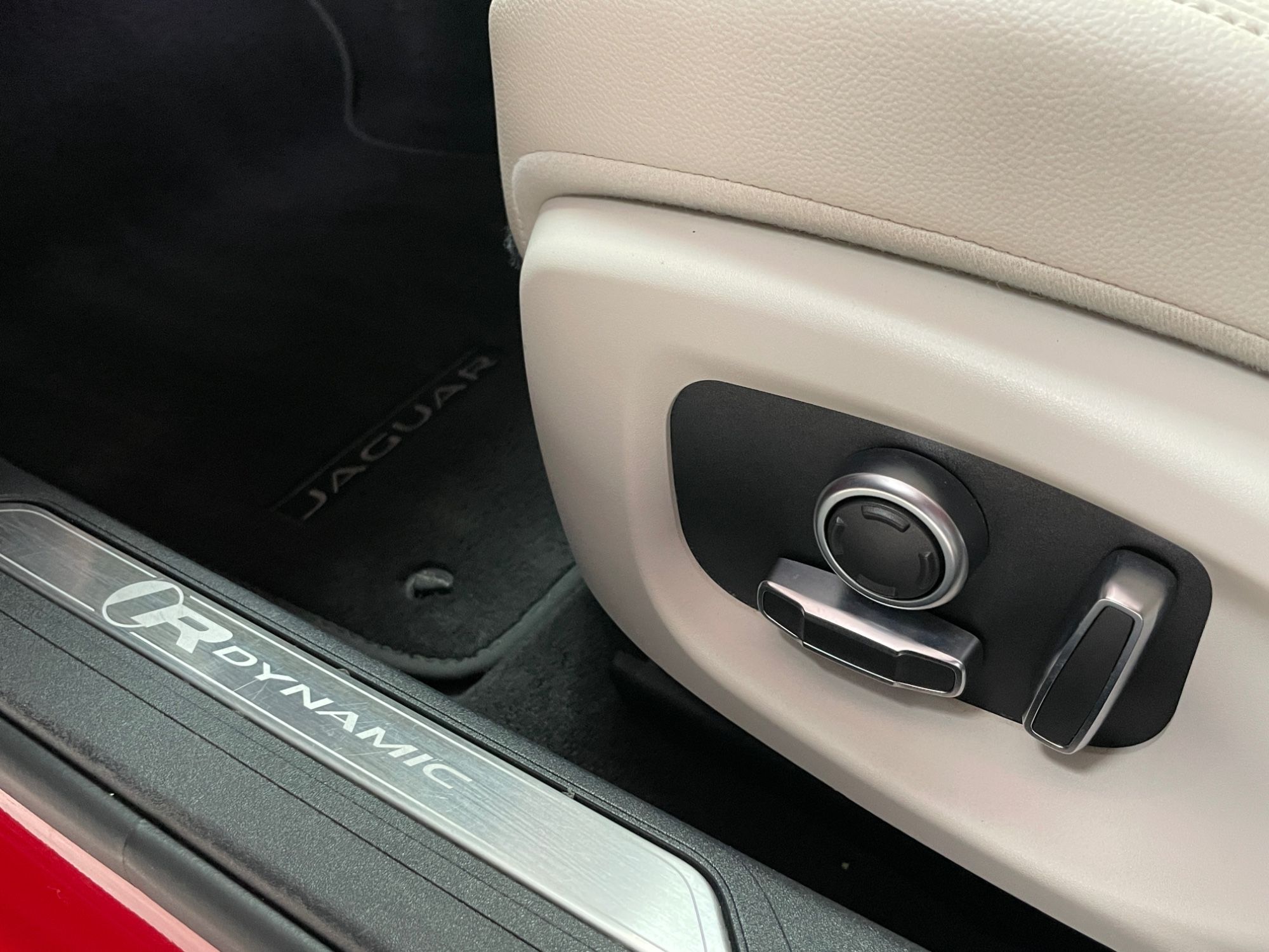 USED 2020 70 JAGUAR XE 2.0 D180 R-Dynamic S Saloon 4dr Diesel Auto Euro 6 (s/s) (180 ps) 