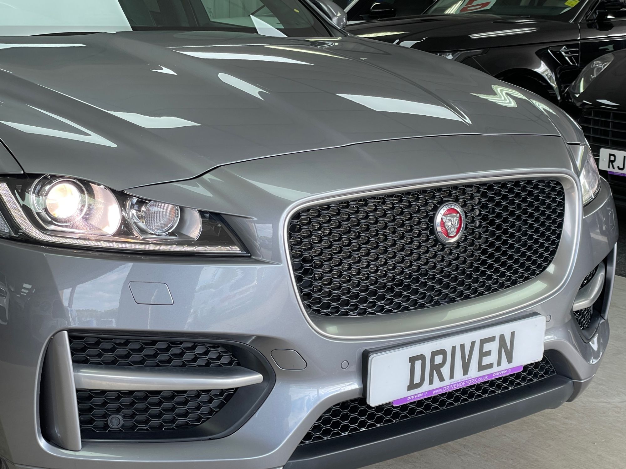 USED 2019 69 JAGUAR F-PACE 2.0 D180 R-Sport SUV 5dr Diesel Auto AWD Euro 6 (s/s) (180 ps) 
