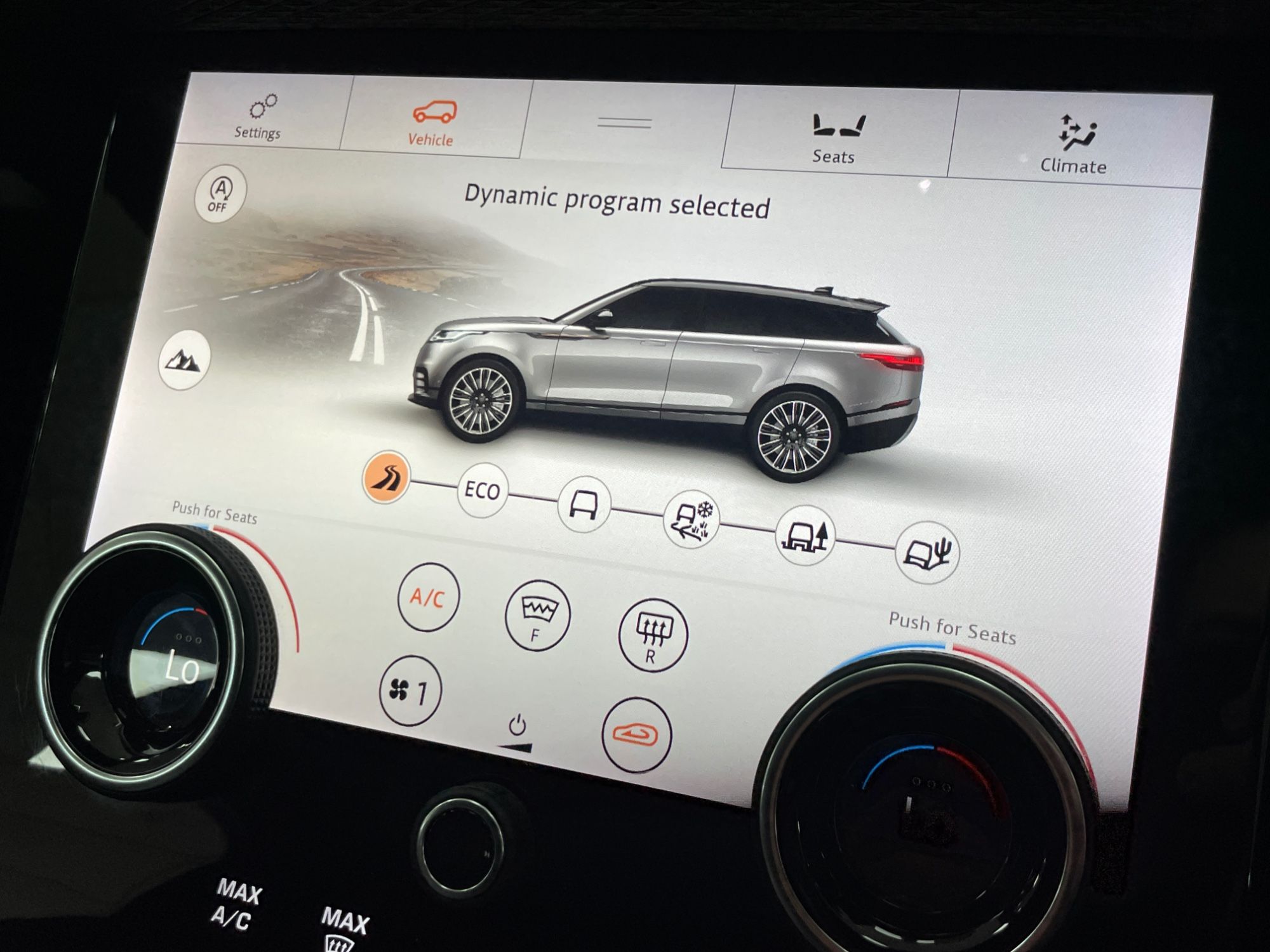 USED 2019 19 LAND ROVER RANGE ROVER VELAR 2.0 P250 R-Dynamic SE SUV 5dr Petrol Auto 4WD Euro 6 (s/s) (250 ps) 