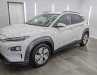 USED 2020 20 HYUNDAI KONA 64kWh Premium SE SUV 5dr Electric Auto (7kW Charger) (204 ps) 17 INCH ALLOY WHEELS,  PARKING SENSORS - REAR CAMERA , HEAD-UP DISPLAY , HEATED SEATS , APPLE CARPLAY - ANDROID AUTO , FULL SERVICE HISTORY