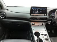 USED 2020 20 HYUNDAI KONA 64kWh Premium SE SUV 5dr Electric Auto (7kW Charger) (204 ps) 17 INCH ALLOY WHEELS,  PARKING SENSORS - REAR CAMERA , HEAD-UP DISPLAY , HEATED SEATS , APPLE CARPLAY - ANDROID AUTO , FULL SERVICE HISTORY