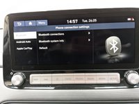 USED 2020 20 HYUNDAI KONA 64kWh Premium SE SUV 5dr Electric Auto (7kW Charger) (204 ps) 17 INCH ALLOY WHEELS,  PARKING SENSORS - REAR CAMERA , HEAD-UP DISPLAY , HEATED SEATS , APPLE CARPLAY - ANDROID AUTO , FULL SERVICE HISTORY