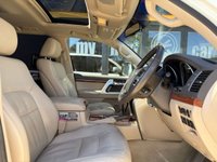 USED 2015 15 TOYOTA LAND CRUISER 4.5 D-4D V8 SUV 5dr Diesel Auto 4WD Euro 5 (268 ps) ICE (IN CAR ENTERTAINMENT) + SAT NAV + FULL BEIGE LEATHER SEATS + PRIVACY GLASS + SIDE STEPS + ALLOY WHEELS + SUNROOF + 2 KEYS + KING OF 4X4S + PEARLESCENT WHITE  + FULL SERVICE HISTORY + DAB RADIO + 7 SEATS + 2 KEYS + FINANCE AVAILABLE