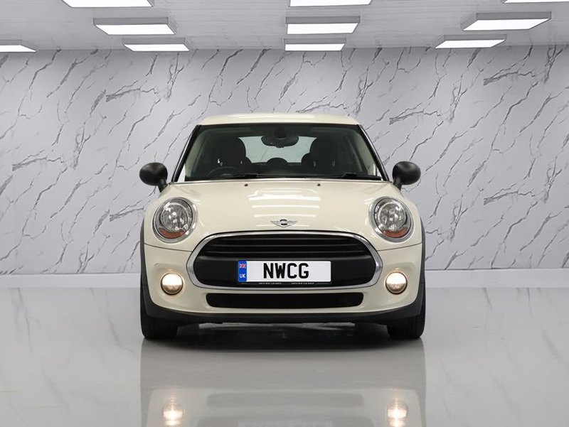 2015 MINI Hatch in white — photo 2 of 8