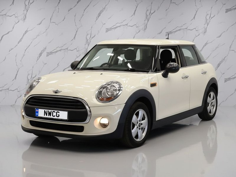 2015 MINI Hatch in white — photo 3 of 8