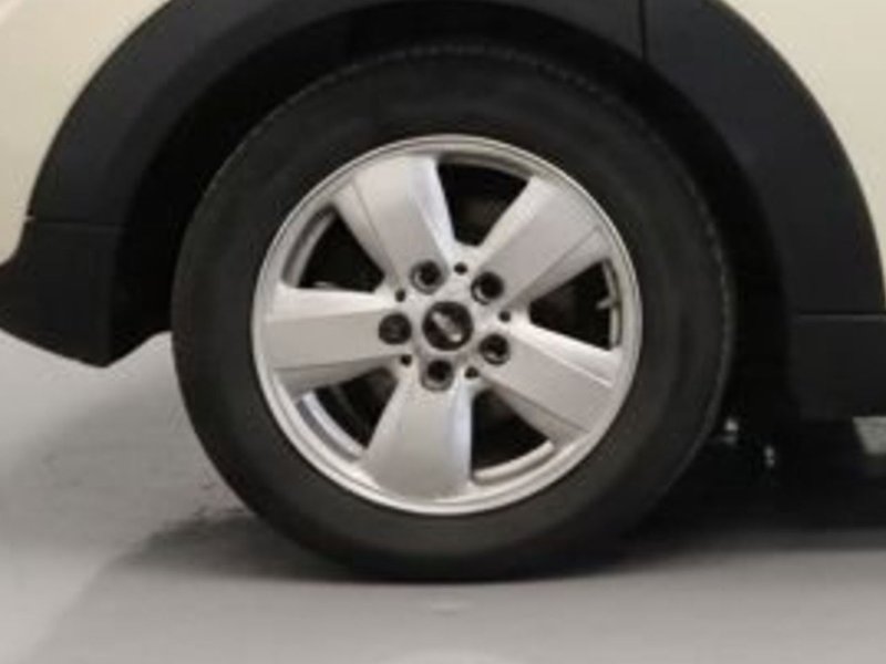 2015 MINI Hatch in white — photo 9 of 11