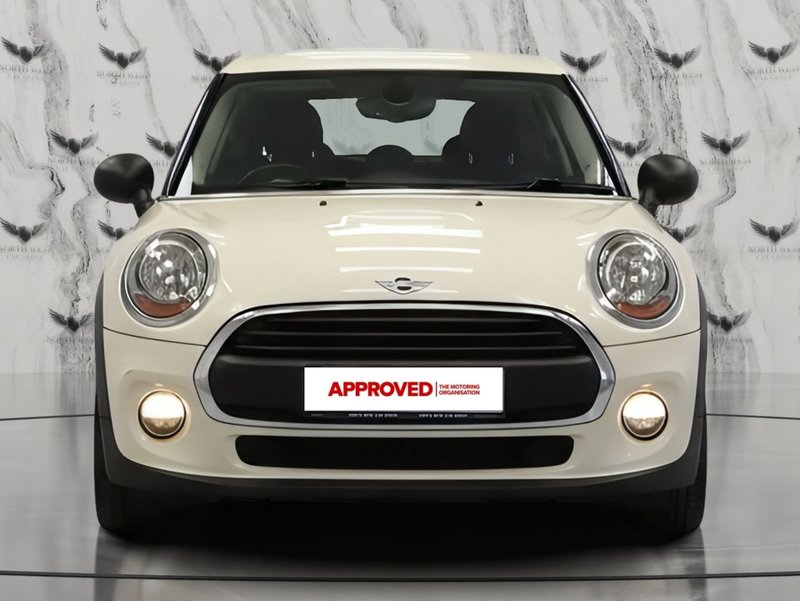 2015 MINI Hatch in white — photo 2 of 11
