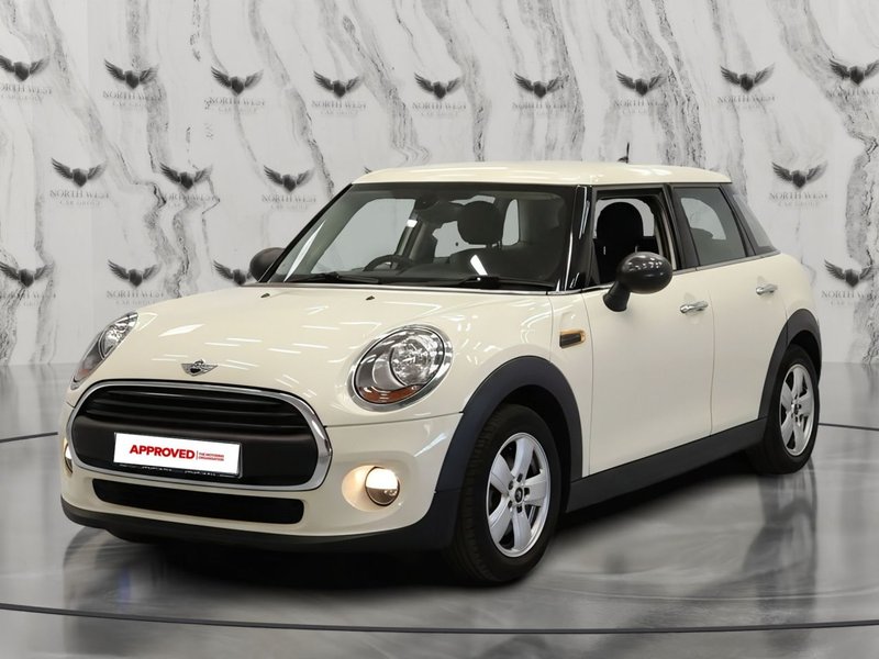 2015 MINI Hatch in white — photo 3 of 11