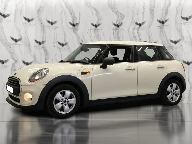 2015 MINI Hatch in white — photo 4 of 11