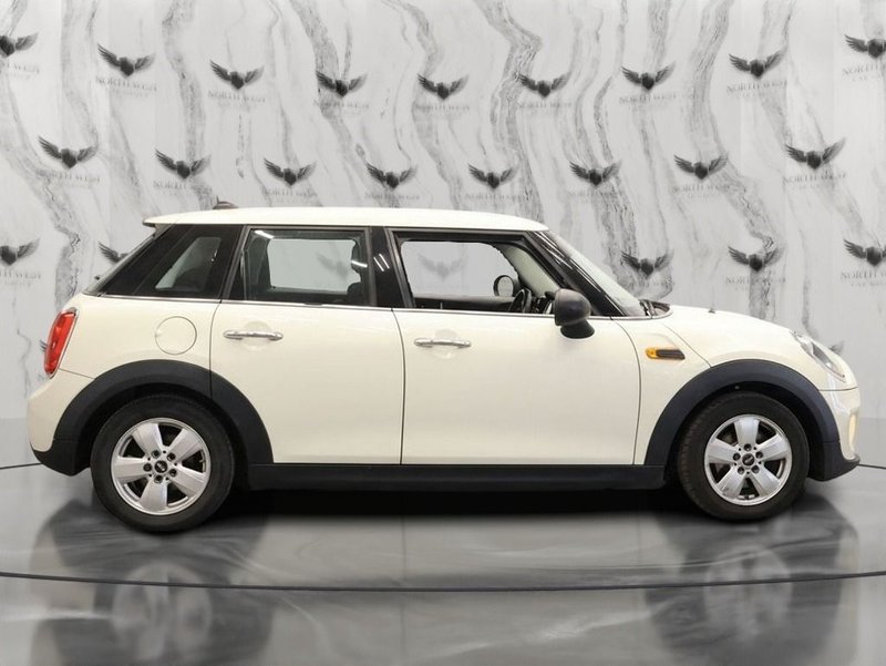 2015 MINI Hatch in white — photo 11 of 11