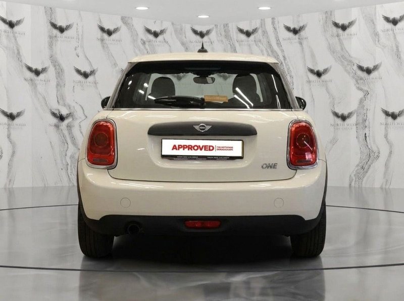 2015 MINI Hatch in white — photo 6 of 11