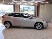 USED 2017 17 VOLVO V40 2.0 T2 Inscription Hatchback 5dr Petrol Manual Euro 6 (s/s) (122 ps) Quality & Best value Assured