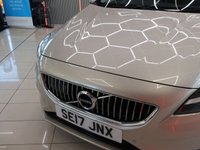 USED 2017 17 VOLVO V40 2.0 T2 Inscription Hatchback 5dr Petrol Manual Euro 6 (s/s) (122 ps) Quality & Best value Assured