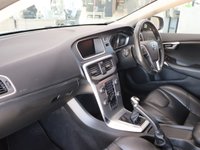 USED 2017 17 VOLVO V40 2.0 T2 Inscription Hatchback 5dr Petrol Manual Euro 6 (s/s) (122 ps) Quality & Best value Assured