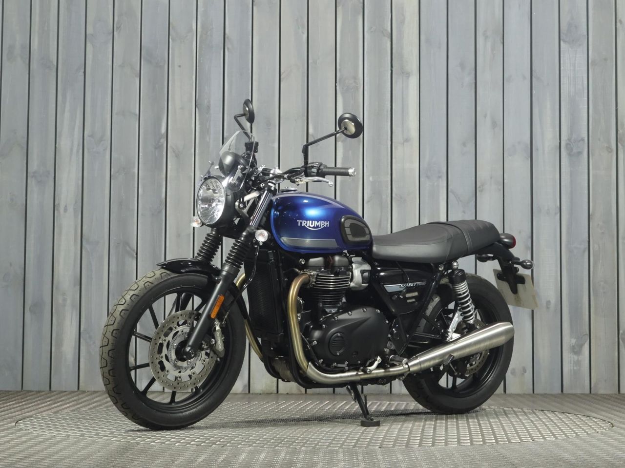 TRIUMPH STREET TWIN