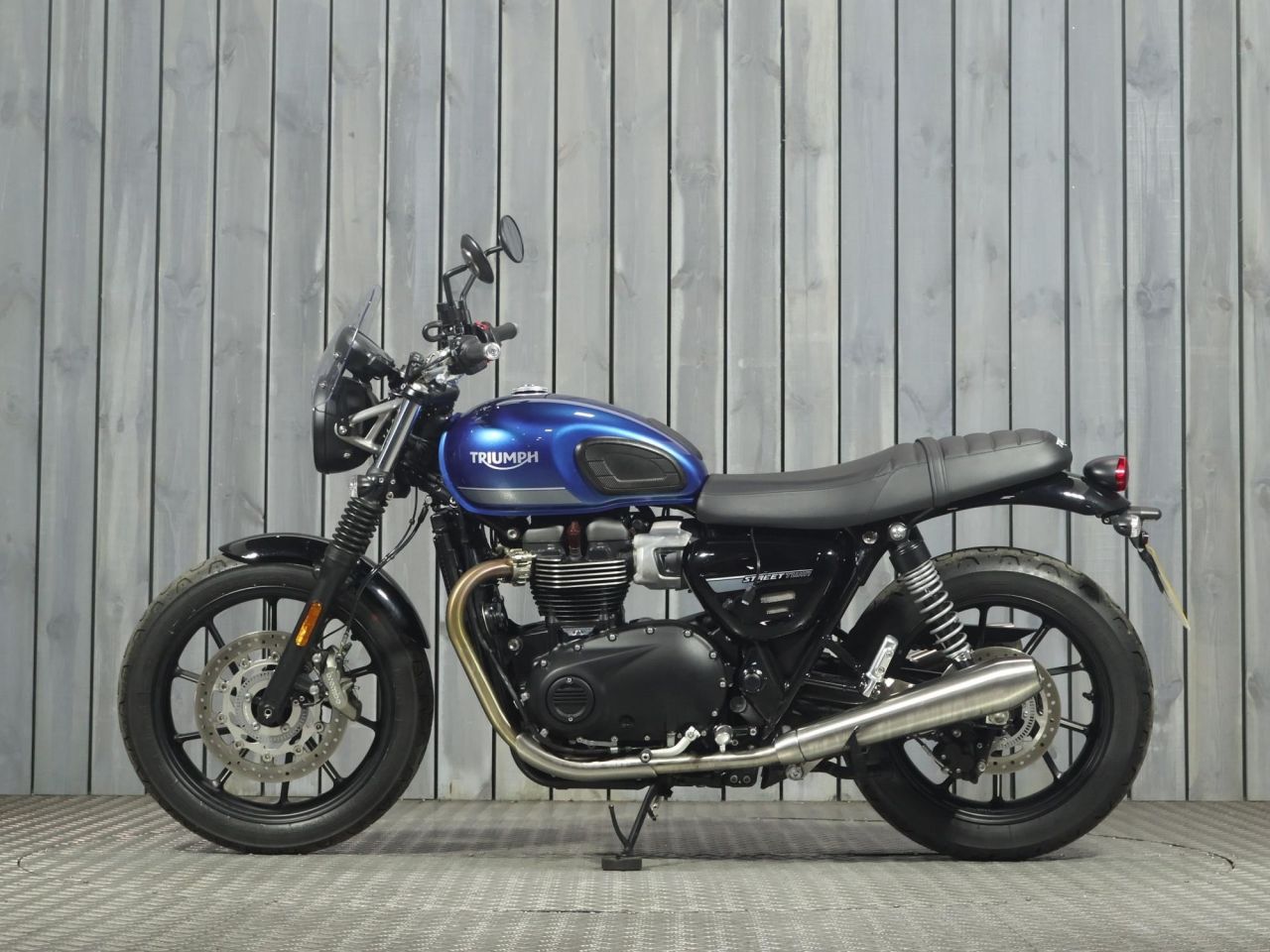 TRIUMPH STREET TWIN
