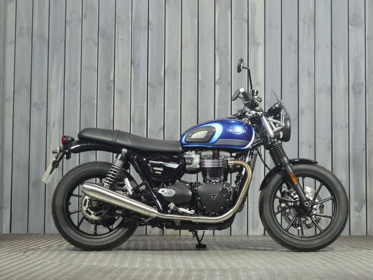 TRIUMPH STREET TWIN