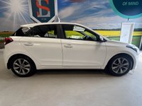 USED 2016 16 HYUNDAI I20 1.2 Blue Drive SE Hatchback 5 door Petrol Manual Euro 6 in White AUX POINT+REAR PARKING SENSORS