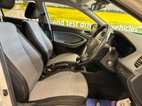 USED 2016 16 HYUNDAI I20 1.2 Blue Drive SE Hatchback 5 door Petrol Manual Euro 6 in White AUX POINT+REAR PARKING SENSORS