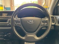 USED 2016 16 HYUNDAI I20 1.2 Blue Drive SE Hatchback 5 door Petrol Manual Euro 6 in White AUX POINT+REAR PARKING SENSORS