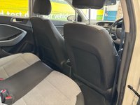 USED 2016 16 HYUNDAI I20 1.2 Blue Drive SE Hatchback 5 door Petrol Manual Euro 6 in White AUX POINT+REAR PARKING SENSORS