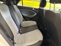 USED 2016 16 HYUNDAI I20 1.2 Blue Drive SE Hatchback 5 door Petrol Manual Euro 6 in White AUX POINT+REAR PARKING SENSORS