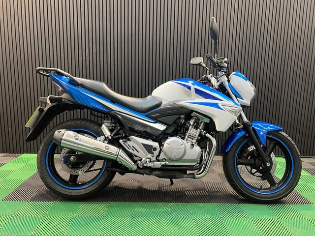View our SUZUKI Inazuma 250