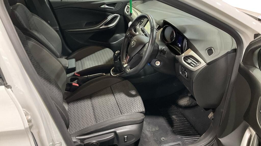 USED 2020 20 VAUXHALL ASTRA 1.2 Turbo SRi Nav Hatchback 5dr Petrol Manual Euro 6 (s/s) (145 ps) Sat Nav