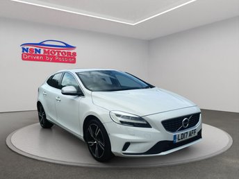 2017 VOLVO V40