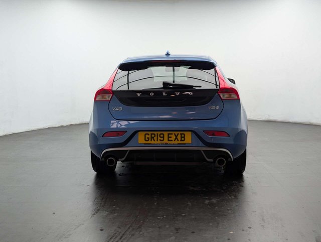 USED 2019 19 VOLVO V40 2.0 V40 R-Design Edition T2 5dr CLICK+COLLECT / HOME DELIVERY