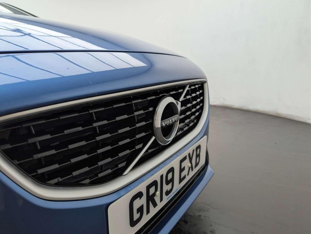 USED 2019 19 VOLVO V40 2.0 V40 R-Design Edition T2 5dr CLICK+COLLECT / HOME DELIVERY