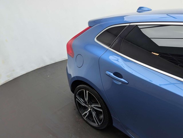 USED 2019 19 VOLVO V40 2.0 V40 R-Design Edition T2 5dr CLICK+COLLECT / HOME DELIVERY