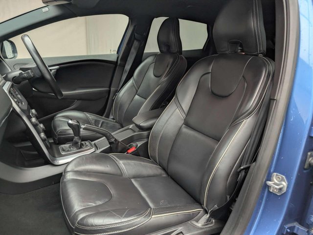 USED 2019 19 VOLVO V40 2.0 V40 R-Design Edition T2 5dr CLICK+COLLECT / HOME DELIVERY