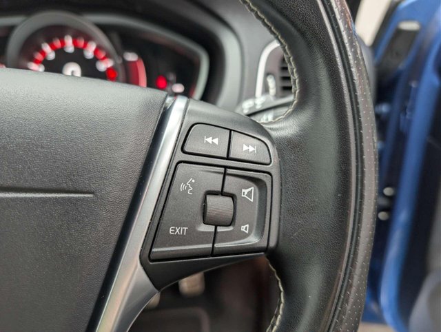 USED 2019 19 VOLVO V40 2.0 V40 R-Design Edition T2 5dr CLICK+COLLECT / HOME DELIVERY