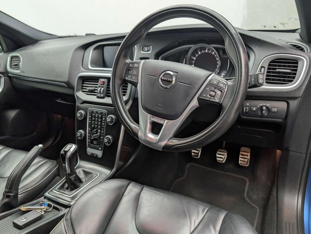 USED 2019 19 VOLVO V40 2.0 V40 R-Design Edition T2 5dr CLICK+COLLECT / HOME DELIVERY