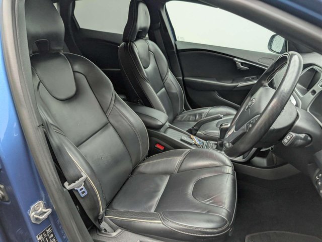 USED 2019 19 VOLVO V40 2.0 V40 R-Design Edition T2 5dr CLICK+COLLECT / HOME DELIVERY