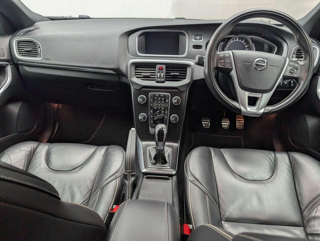 USED 2019 19 VOLVO V40 2.0 V40 R-Design Edition T2 5dr CLICK+COLLECT / HOME DELIVERY
