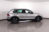 USED 2017 17 VOLKSWAGEN TIGUAN 2.0 TDI SE SUV 5dr Diesel DSG Euro 6 (s/s) (150 ps) 5 DOCUMENTED SERVICES I AUTOMATIC