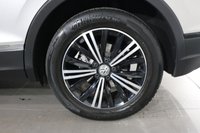 USED 2017 17 VOLKSWAGEN TIGUAN 2.0 TDI SE SUV 5dr Diesel DSG Euro 6 (s/s) (150 ps) 5 DOCUMENTED SERVICES I AUTOMATIC
