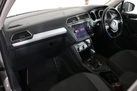 USED 2017 17 VOLKSWAGEN TIGUAN 2.0 TDI SE SUV 5dr Diesel DSG Euro 6 (s/s) (150 ps) 5 DOCUMENTED SERVICES I AUTOMATIC