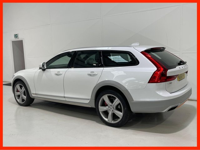 View our VOLVO V90 Cross Country