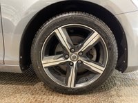 USED 2017 67 VOLVO V40 2.0 T2 R-Design Hatchback 5dr Petrol Manual Euro 6 (s/s) (122 ps) Sat Nav