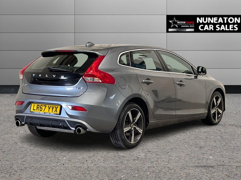 USED 2017 67 VOLVO V40 2.0 T2 R-Design Hatchback 5dr Petrol Manual Euro 6 (s/s) (122 ps) Sat Nav