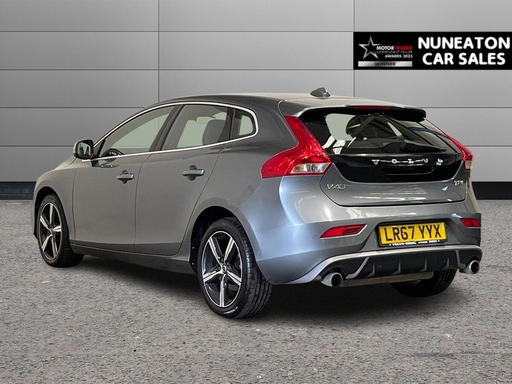 USED 2017 67 VOLVO V40 2.0 T2 R-Design Hatchback 5dr Petrol Manual Euro 6 (s/s) (122 ps) Sat Nav