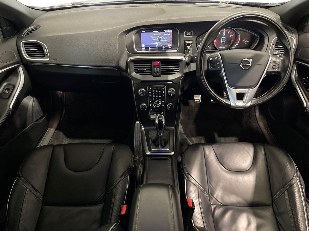 USED 2017 67 VOLVO V40 2.0 T2 R-Design Hatchback 5dr Petrol Manual Euro 6 (s/s) (122 ps) Sat Nav