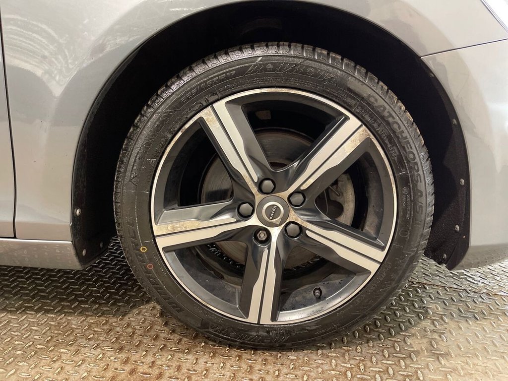USED 2017 67 VOLVO V40 2.0 T2 R-Design Hatchback 5dr Petrol Manual Euro 6 (s/s) (122 ps) Sat Nav