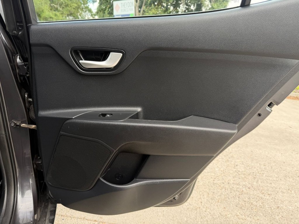 USED 2019 19 KIA STONIC 1.6 CRDi 2 SUV 5dr Diesel Manual Euro 6 (s/s) (108 bhp) 6 Services|Sensors|Cruise|Apple CarPlay/Android Auto|