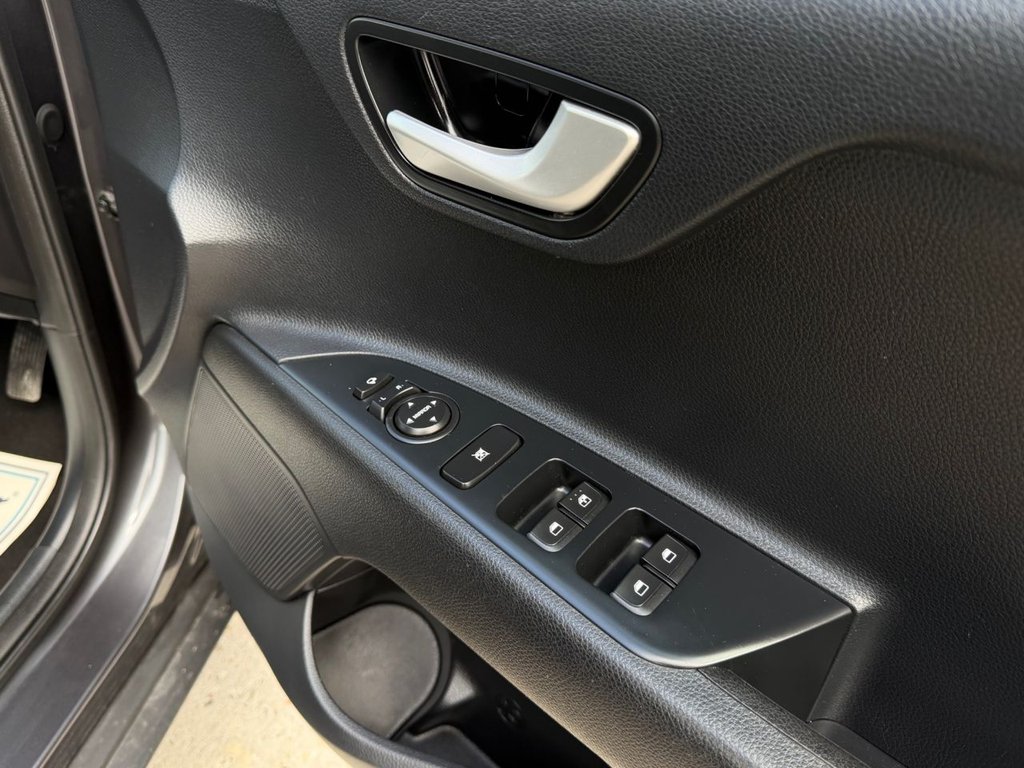 USED 2019 19 KIA STONIC 1.6 CRDi 2 SUV 5dr Diesel Manual Euro 6 (s/s) (108 bhp) 6 Services|Sensors|Cruise|Apple CarPlay/Android Auto|