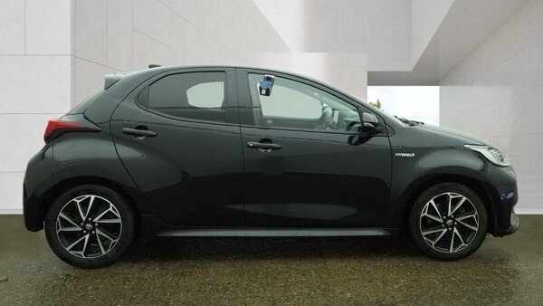 USED 2021 21 TOYOTA YARIS 1.5 VVT-h Design Hatchback 5dr Petrol Hybrid E-CVT Euro 6 (s/s) (116 ps) 