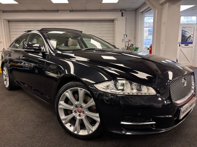 2011 XJ 3.0D V6 PREMIUM LUXURY SALOON 4DR DIESEL AUTO EURO 5 275 PS... photo